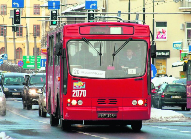 - Spóźnienia autobusu  są nagminne &#8211; twierdzi pani Elżbieta