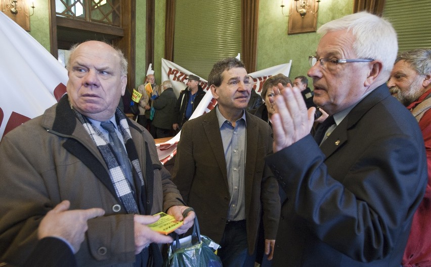 Protest przeciw podwyżkom cen śmieci (ZDJĘCIA)