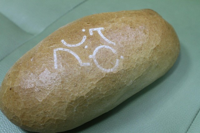 Chleb z nowym logo Łodzi.
