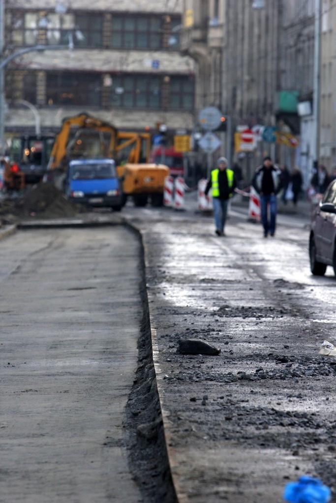 Wrocław: Jest problem z torowiskiem na Podwalu. Szykują się opóźnienia (ZDJĘCIA)