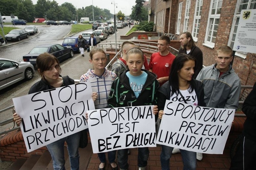 Gdańsk: Pikieta przeciw likwidacji Wojewódzkiej Przychodni Sportowo-Lekarskiej (ZDJĘCIA)
