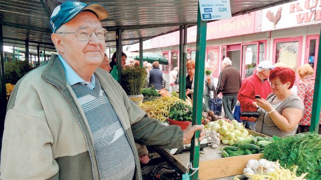 Przenosiny targu oznaczają jego upadek - mówi Józef Gurk, właściciel straganu