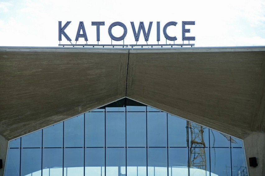 Hala dworca kolejowego w Katowicach oszklona! [ZDJĘCIA Z BUDOWY]