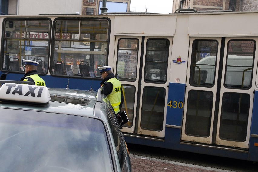Kraków: wypadek tramwaju na ul. Długiej [ZDJĘCIA]