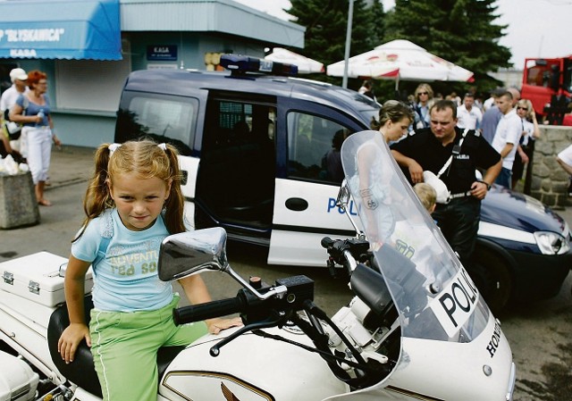 Zdjęcie na policyjnym motocyklu będzie można zrobić sobie już w sobotę, po godzinie 13,  na Skwerze Kościuszki, obok okrętu "Błyskawica"