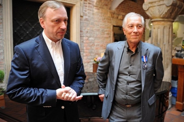 Lech Raczak odebrał od Bogdana Zdrojewskiego,  ministra kultury i dziedzictwa narodowego, Medal Zasłużony Kulturze Gloria Artis