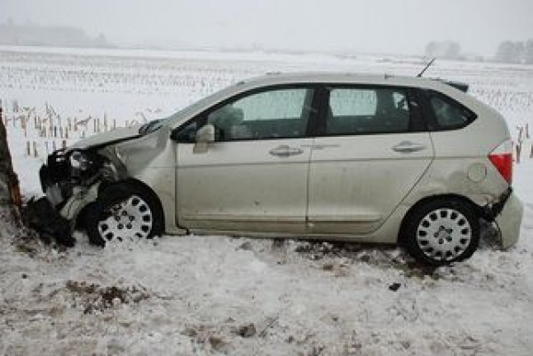 W Borkach 24- letni mieszkaniec Białorusi uderzył w tył samochodu marki Fiat Scudo.