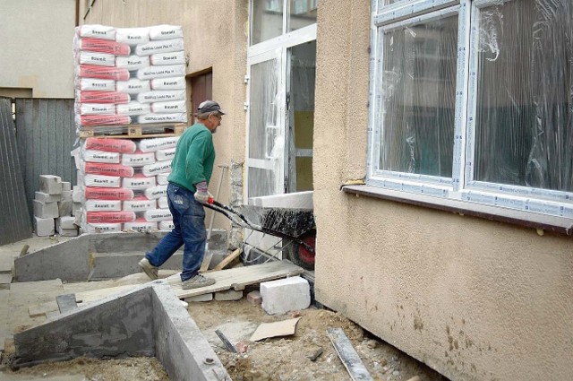 W budynku przyszłej poradni trwa remont