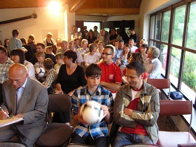 Pastor Jan Byrt odprawił nabożeństwo za Euro 2012 i rozdał...