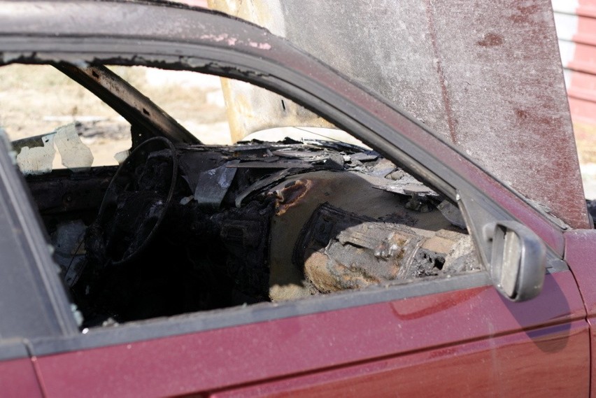 Ul. Laurowa: Spłonęły kolejne samochody (ZDJĘCIA)
