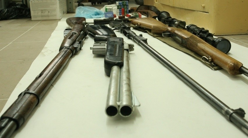 CBŚ zatrzymało cztery osoby podejrzane o handel bronią