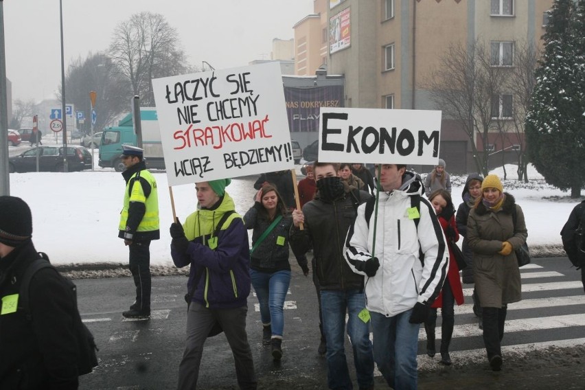 Manifestacja młodzieży Ekonomika z Raciborza [ZDJĘCIA i WIDEO]