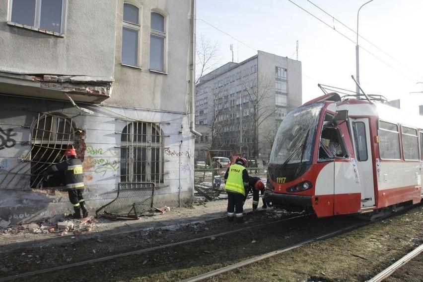 Tramwaj wbił się w ścianę budynku przy ul. Jana z Kolna w Gdańsku