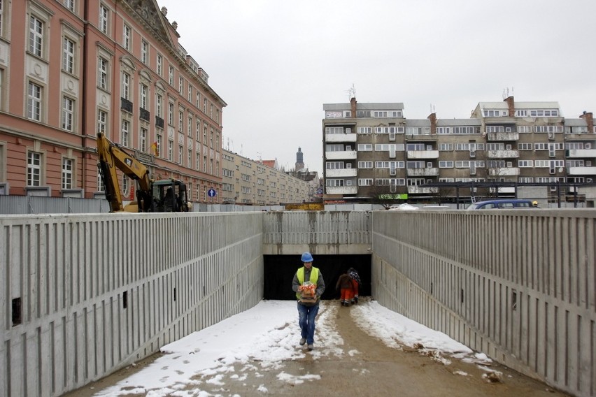 Wrocław: Parking pod placem Nowy Targ będzie gotowy na wakacje (ZOBACZ ZDJĘCIA)