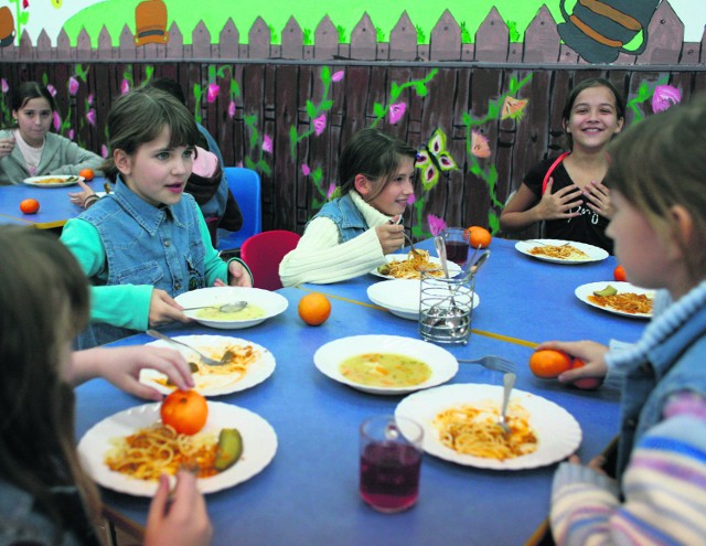 Dzieci powinny mieć w szkołach świeże, pożywne obiady