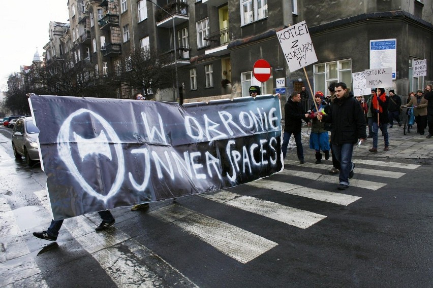 Demonstranci nie mieli komu wręczyć kotleta