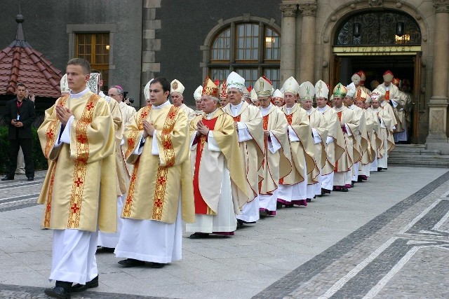 Czy polscy biskupi pójdą za przykładem niemieckich i podejmą odważną decyzję w sprawie "pigułki po" dla ofiar gwałtów.