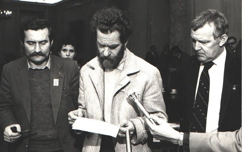 30 marca 1981. Lech Wałęsa, Andrzej Gwiazda i wicepremier...