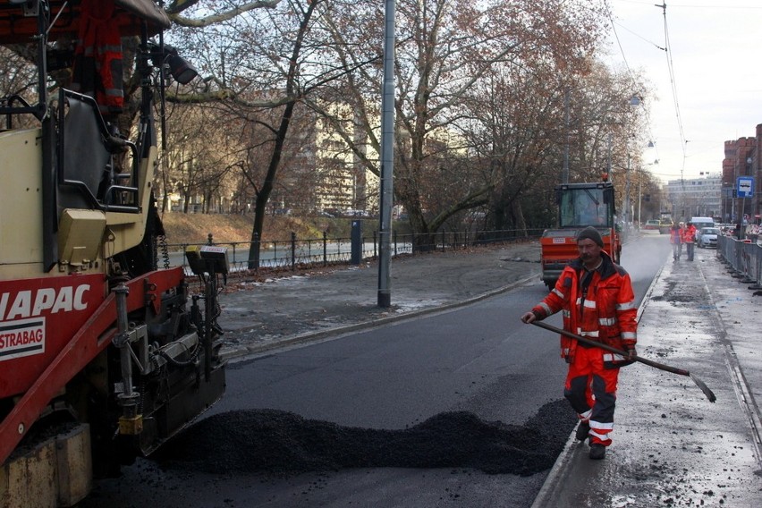 Wrocław: Jest problem z torowiskiem na Podwalu. Szykują się opóźnienia (ZDJĘCIA)