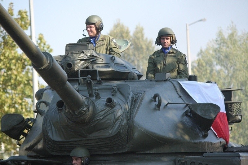 Polskie wojsko odebrało czołgi z Grecji dla Muzeum Broni Pancernej [NOWE ZDJĘCIA]