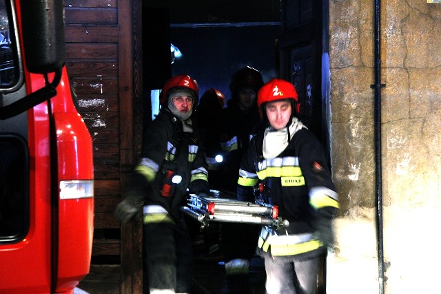 1 osoba została poszkodowana w pożarze mieszkania przy Spacerowej na Bałutach w Łodzi.