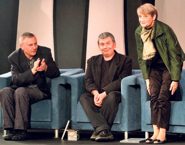 Trójka laureatów - (od lewej) Eugeniusz Tkaczyszyn - Dycki, Marcin Świetlicki, prof. Maria Poprzęcka