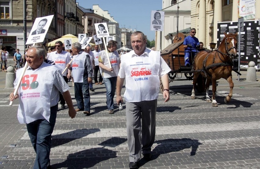 Solidarność protestuje przeciwko ustawie &quot;67&quot; (ZDJĘCIA)