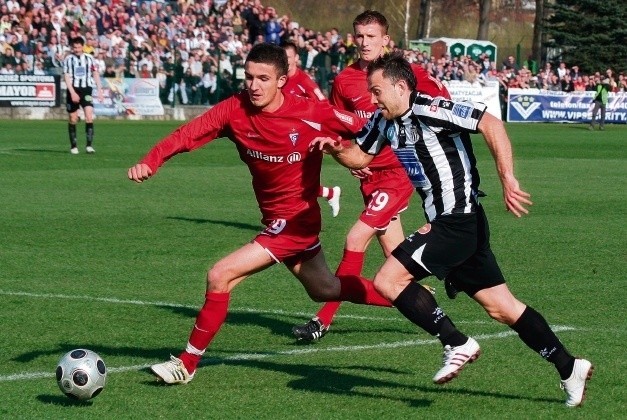 Mateusz Kamiński (z lewej) wiosną grał w Górniku Zabrze, będąc wypożyczonym z Polonii Bytom