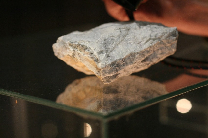 Naukowcy Uniwersytetu Śląskiego odkryli nowy minerał! To Galuskinit [ZDJĘCIA]