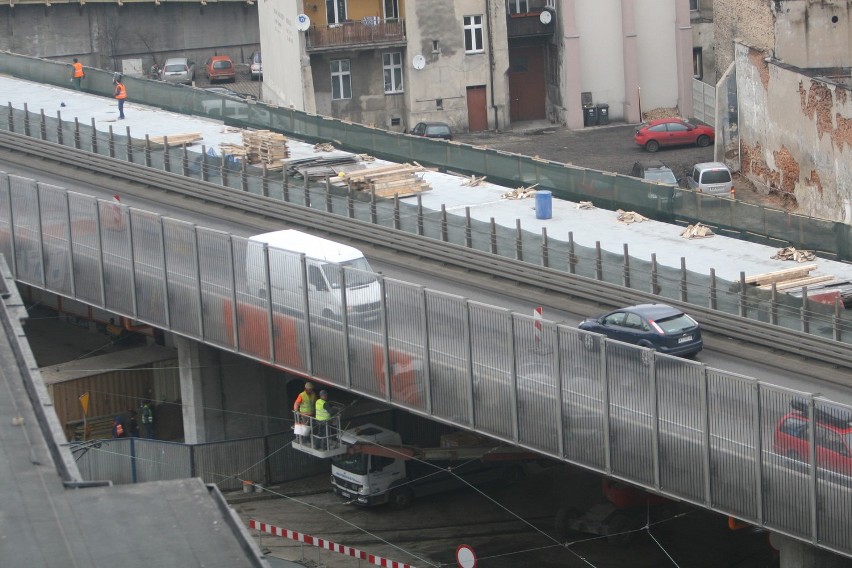 Chorzów: Estakada będzie szara, choć miała być pomarańczowo-brązowa [ZDJĘCIA]