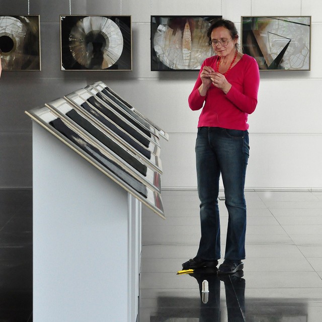 Prace Emilii Domańskiej oglądać można w obchodzącej 10-lecie Galerii Pod Schodami w Poznaniu