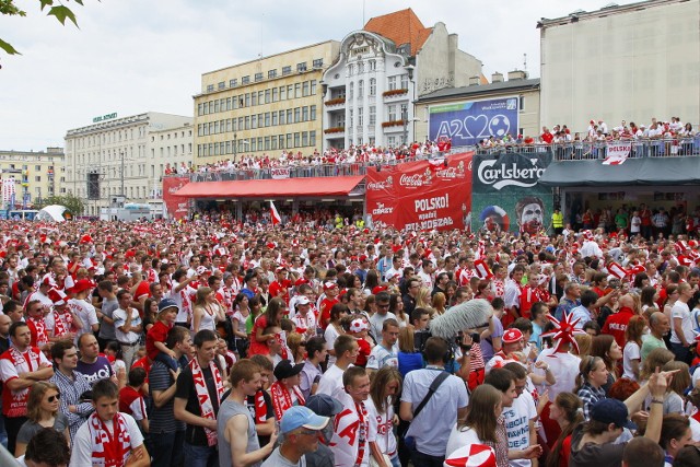 Mecz otwarcia przyciągnął tłumy