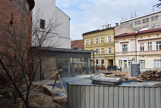 Z prawie trzyletnim poślizgiem, ale skwer przy ulicy Wałowej i Multimedialnym Centrum Artystycznym będzie gotowy w tym roku