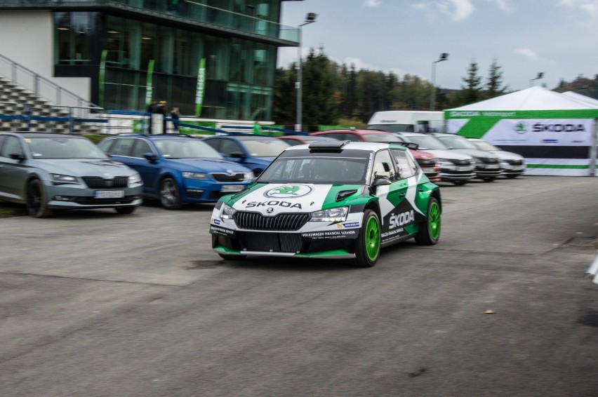 Mistrz Polski Mikołaj Marczyk testuje samochód na Duszniki Arena (ZDJĘCIA) 