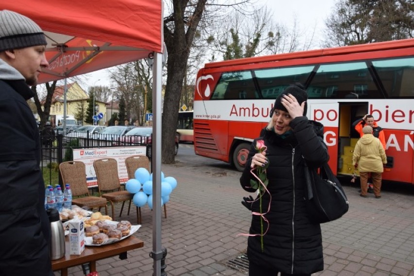 Pruszcz Gdański: Zebrali ponad 16 litrow krwi w trzeciej zbiórce "Prześlij krew na Poczcie" [ZDJĘCIA]