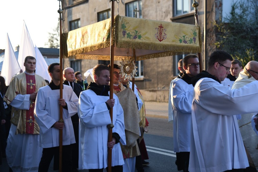 Spotkanie Młodych Archidiecezji Przemyskiej 2022. Procesja ulicami miasta [ZDJĘCIA]