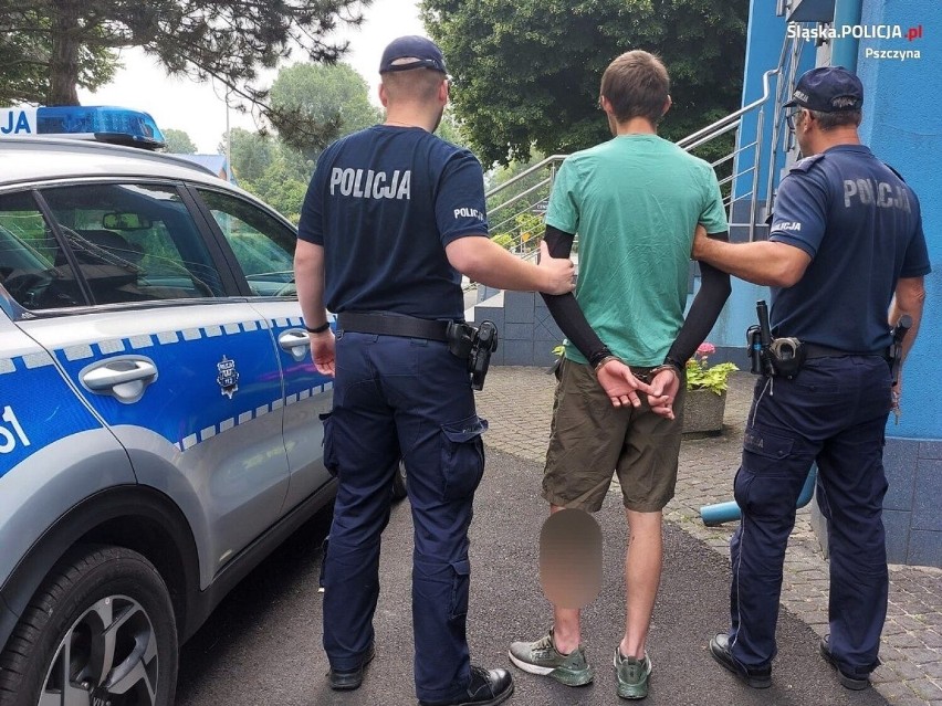 Poszukiwany przez sąd z Jastrzębia-Zdroju na widok mundurowego wszedł pod stertę ubrań. Bawił się w chowanego z policją?