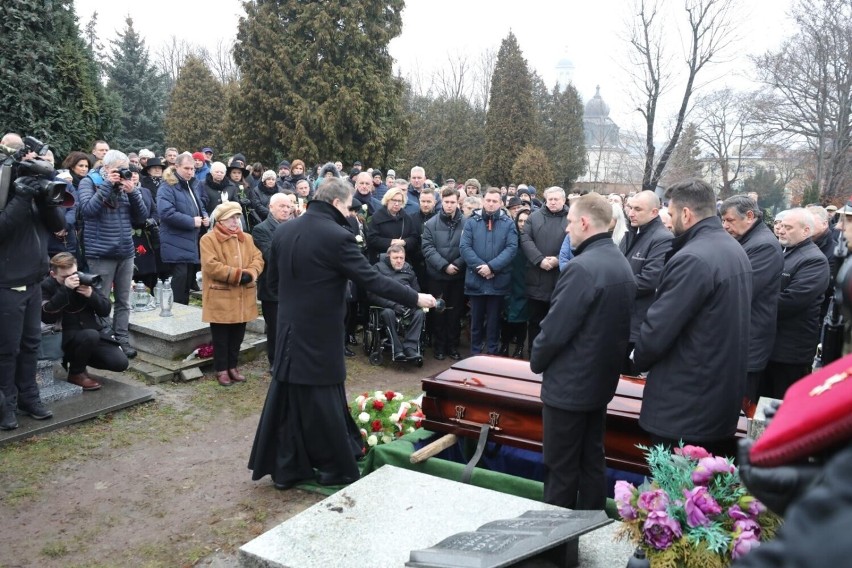 Ostatnie pożegnanie Marka Plury - ZDJĘCIA. Archikatedra Chrystusa Króla w Katowicach rozbrzmiała śpiewem zespołu „Śląsk" 