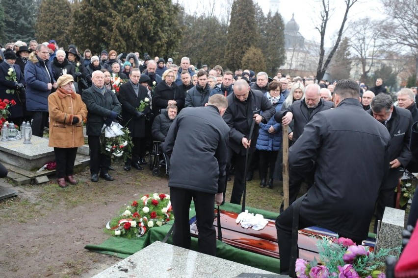 Ostatnie pożegnanie Marka Plury - ZDJĘCIA. Archikatedra Chrystusa Króla w Katowicach rozbrzmiała śpiewem zespołu „Śląsk" 