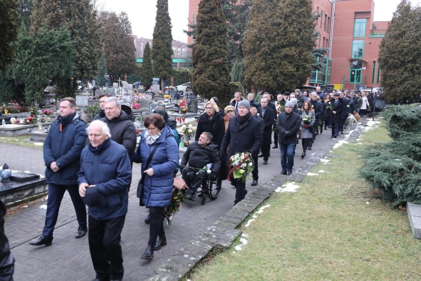 Ostatnie pożegnanie Marka Plury - ZDJĘCIA. Archikatedra Chrystusa Króla w Katowicach rozbrzmiała śpiewem zespołu „Śląsk" 