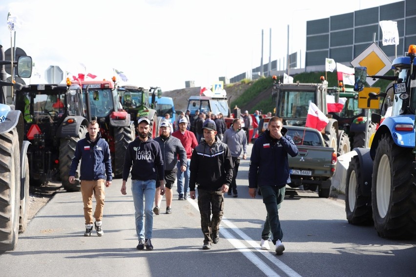 Gmina Szubin. Protest rolników w Kołaczkowie. Agrounia domaga się rozmów z premierem [zdjęcia]