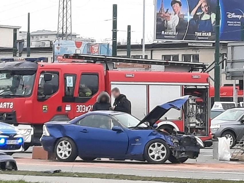 Kilkuletnie dziecko zabrano do szpitala. Na miejscu trwają...