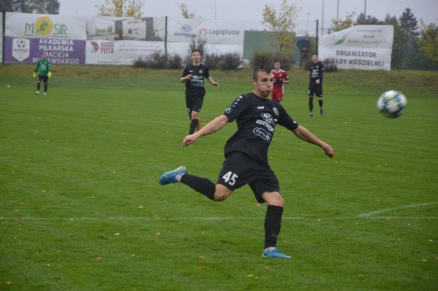 Tak Jędrzej Król strzelił gola na 1:0.

 Czytaj więcej na kolejnych slajdach. Posługuj się klawiszami strzałek, myszką lub gestami 