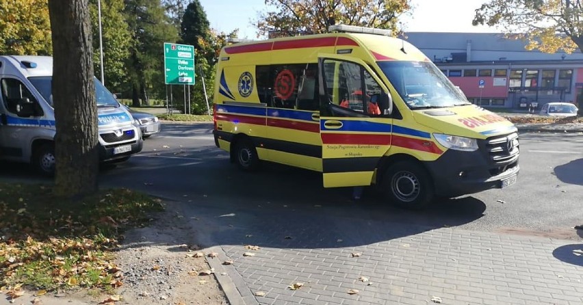 Wypadek na ulicy Szczecińskiej w Słupsku. Motocyklista w...