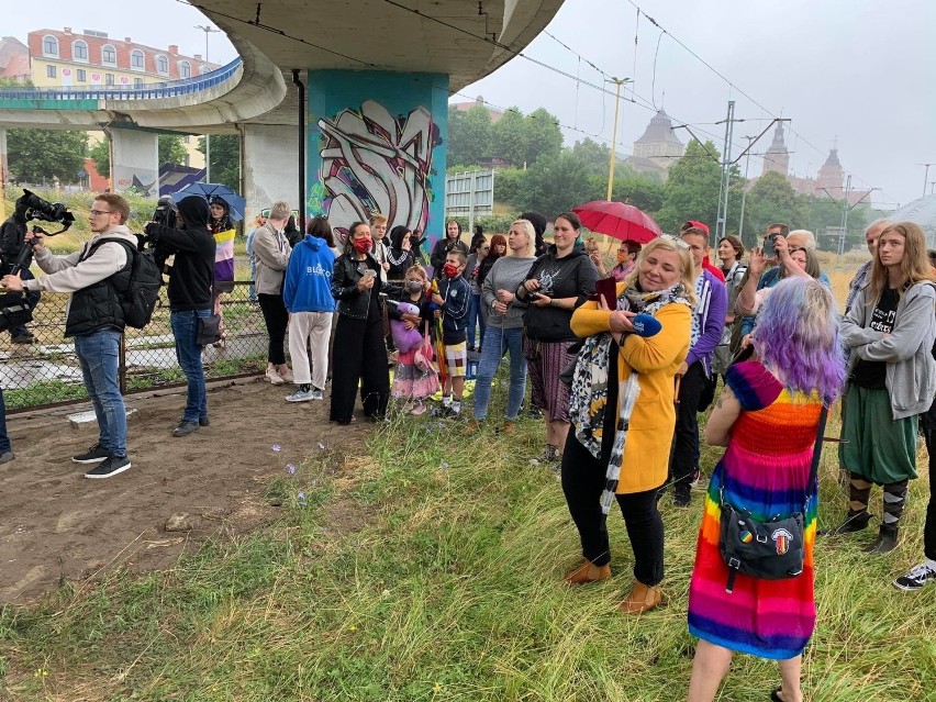 "Jarek, Ty pe....". Mural i performance pod Trasą Zamkową