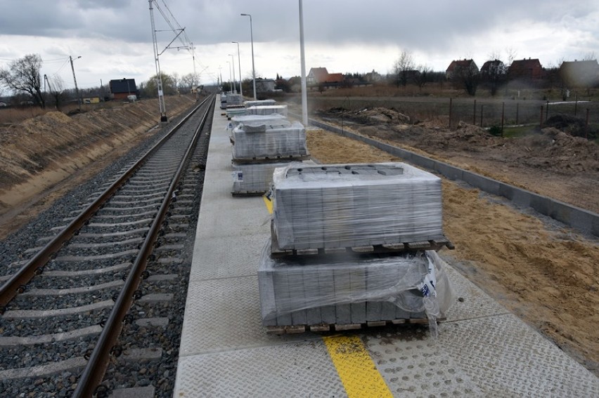 Remont linii kolejowej Legnica - Rudna, pociągi nie będą się zatrzymywały na małych stacjach! [ZDJĘCIA]