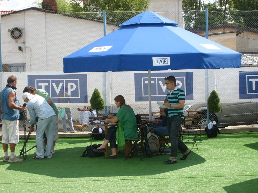 Ekipa TVP 2 podczas przygotowań do relacji z festiwalu. Fot....