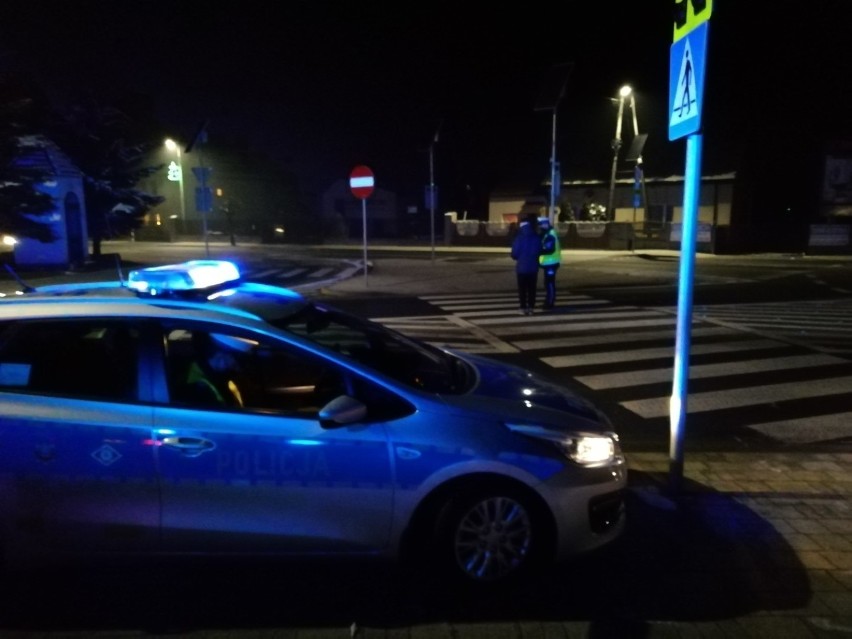 Groźne potrącenie na pasach w Pajęcznie. 63-letnia kobieta trafiła do szpitala ZDJĘCIA