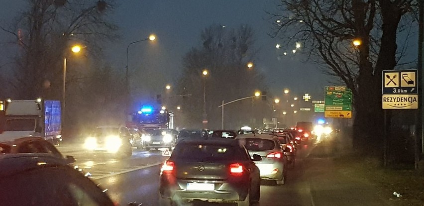 Wypadek na ul. Chorzowskiej w Bytomiu. Tworzą się duże...