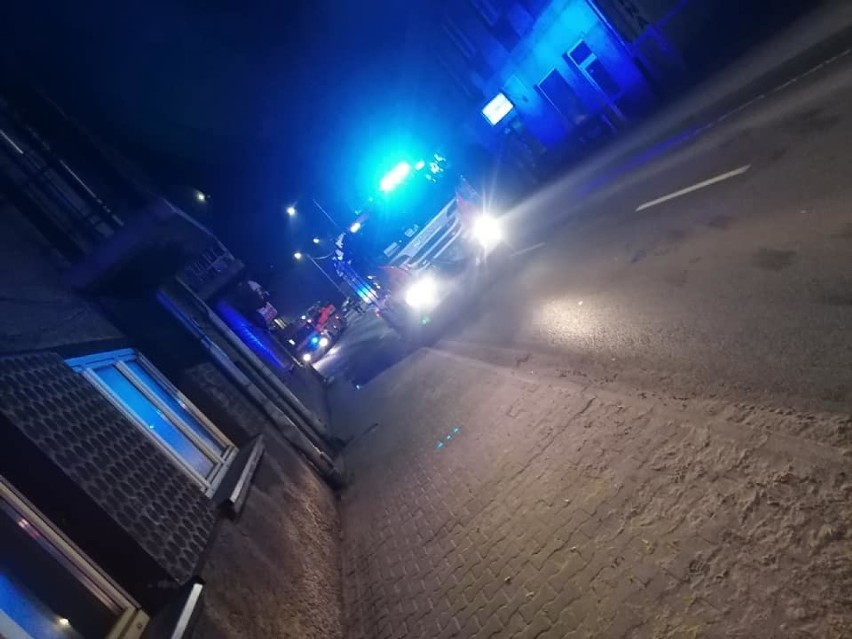 Pożar przy ulicy Aptecznej w Zawierciu. Trzy osoby trafiły do szpitala ZDJĘCIA